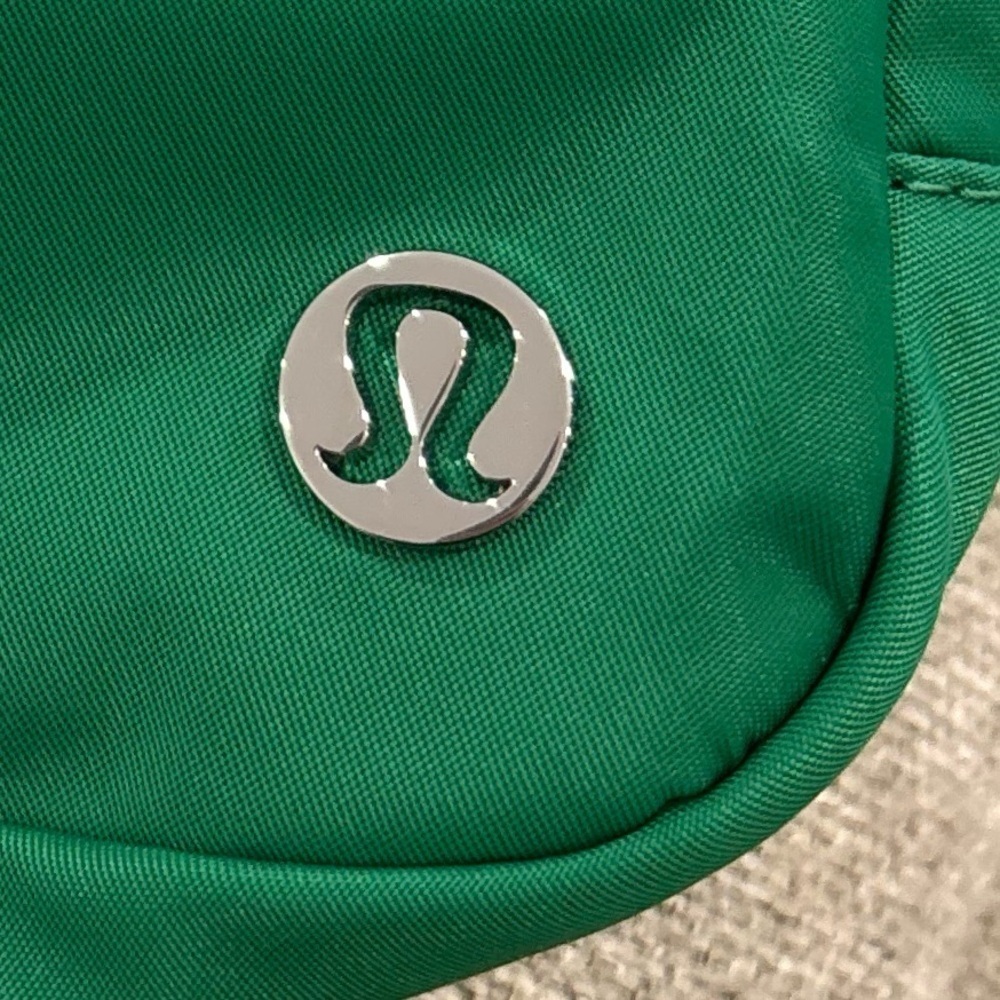 NWT Lululemon Everywhere Belt Bag In Raceway Green - Picture 3 of 9